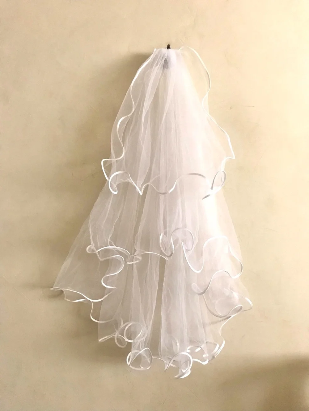 Vintage White Bridal Veil with Rolled Edge Trim